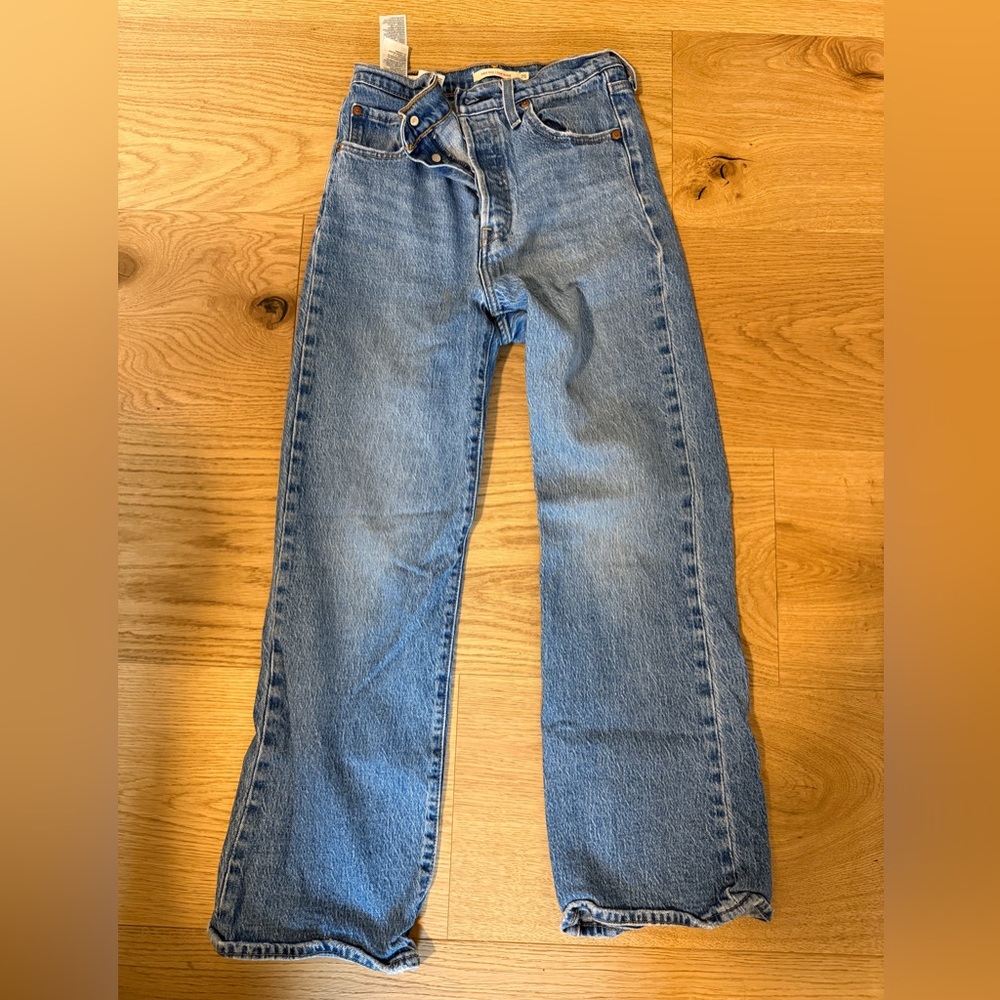 Levi’s Ribcage Crop Classic Blue Denim Jeans sz. 25